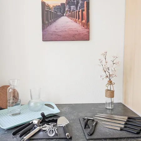 Apartment F0 - Urlaubsmagie - Kleine Voll Ausgestattete Mit Gemeinschaftsgarten, -pool & -sauna Sebnitz